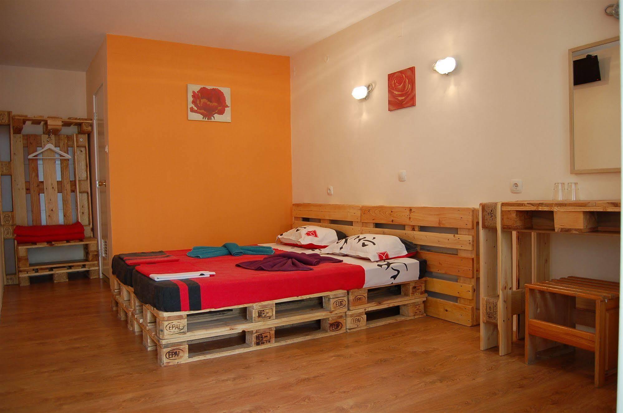 Hostel Pop Bogomil Sofia Extérieur photo
