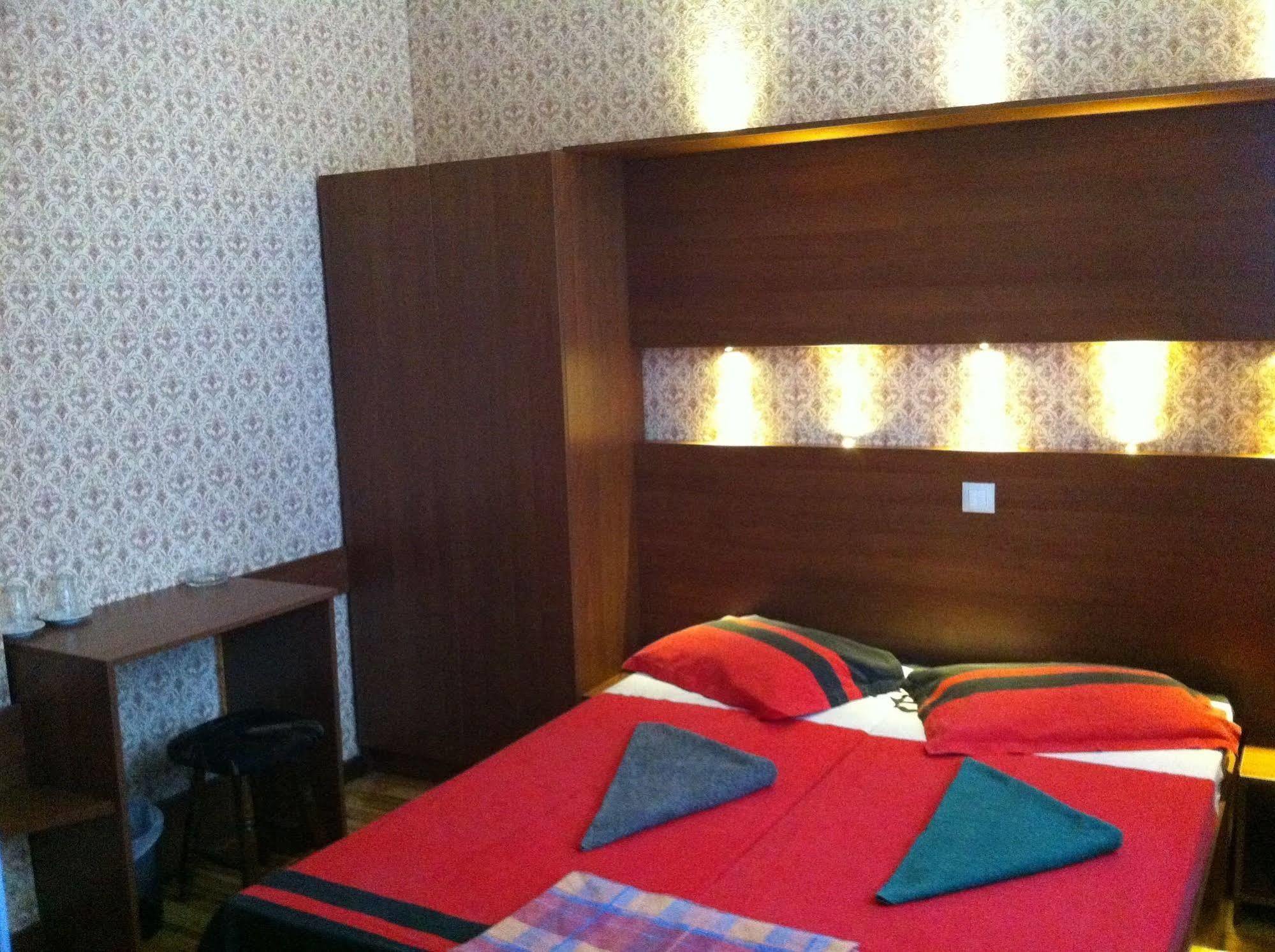 Hostel Pop Bogomil Sofia Extérieur photo