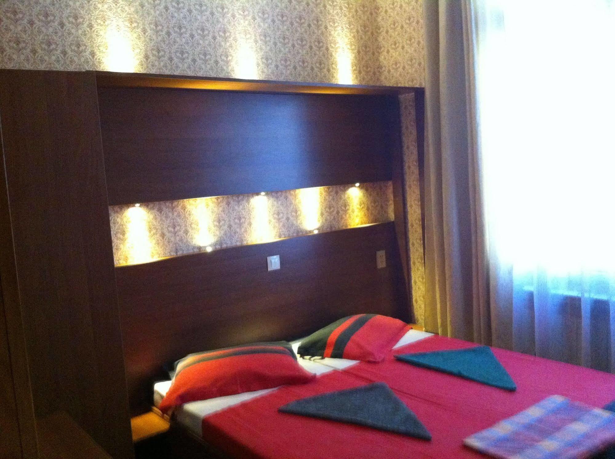 Hostel Pop Bogomil Sofia Extérieur photo